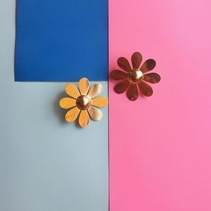 PRICE DROP! Fudakti Gold earrings with silk pouch